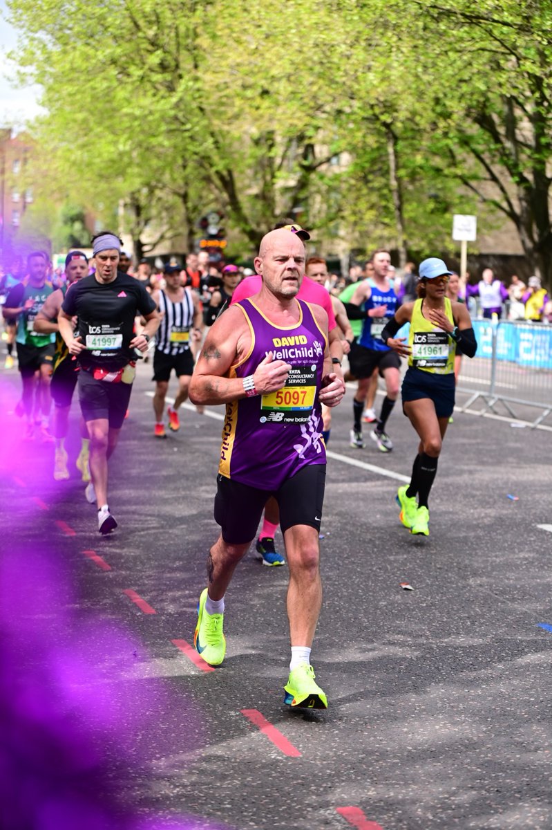 Some of the first #TeamWellChild runners passing mile 13.5! What an incredible achievement. Keep going team! #LondonMarathon