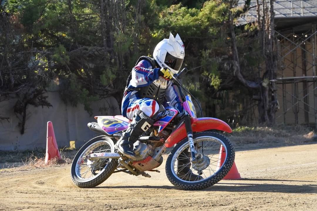VTwin_'s tweet photo. 動画アップロード！！
今回はフラットダートに挑戦！！
大森雅俊選手のスクールに参加しました！✨

https://t.co/Yd0TmXz3Hd

これ、思った以上に難しい！！！
是非みてね！！ https://t.co/EMkcXStXLY