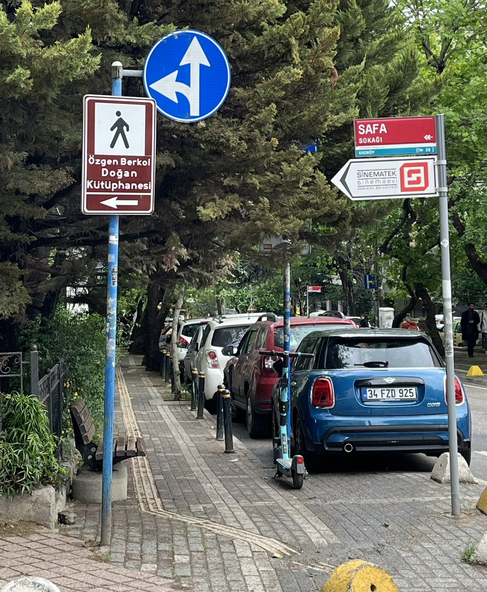 Kadıköy’ün en sola dönülesi sokağı. @obdbilimkurgu @SinemateKadikoy