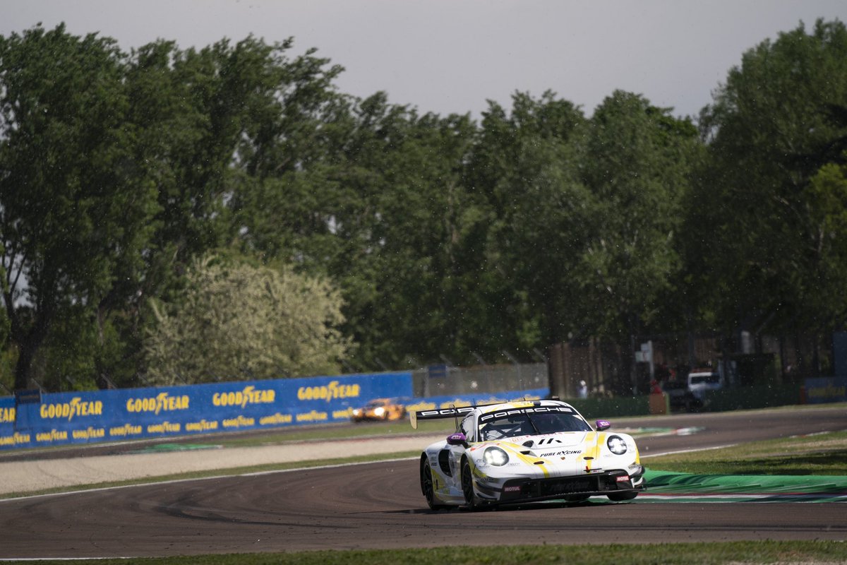 #FIAWEC #6HImola Standings after the first 10 laps - while No. 91 is still in the garage for repairs, the #Porsche #911GT3R from #MantheyPureRxcing managed to maintain the lead throughout the chaotic @FIAWEC start phase