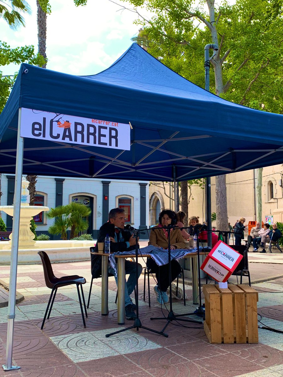 JordiEroles's tweet photo. La revista @carrer_i porta la ràdio al carrer. Amb motiu d #SantJordi, la Pl. Marcer d Ribes és l’escenari d 4h d programació radiofònica conduïda x l’Esther @esroma75 x reivindicar la recuperació d l’emissora municipal @RadioRibes: accions x portar la veu dels ribetans al carrer https://t.co/tqM9bMlFCF