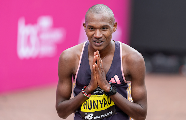 Top 3 men 🥇 Alexander Munyao 🇰🇪2:04:01 🥈 Kenenisa Bekele 🇪🇹 2:05:15 🥉 @EmileCairess 🇬🇧 2:06:46 #AbbottWMM #LondonMarathon