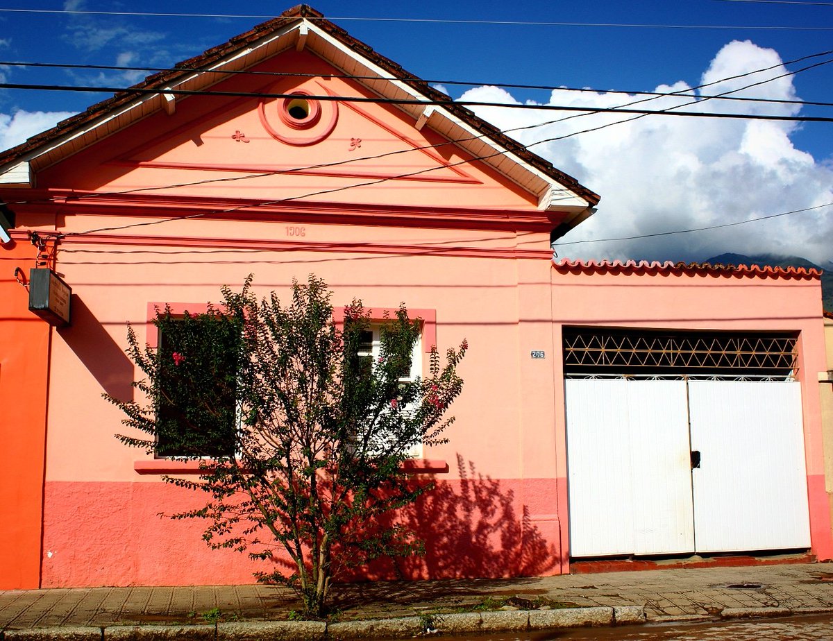 Facades 17, Passa Quatro, 2013 #PhotographyIsArt #photography #photo #PHOTOS #photographer #fotografía #fotografia #fotografie #streetphotographer #photographie #Foto #FOTOS #streetphotography #streetphoto #picoftheday #FotodelDía #photooftheday #architecture #architectural