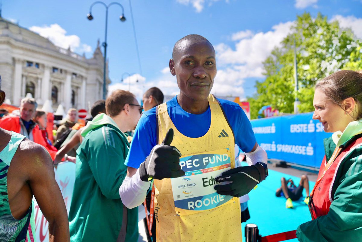 Herzlichen Glückwunsch an #OPECFund Rookie Edmon Rono aus #Kenia, der den @Vienna_Marathon auf Platz 20 mit einer Zeit von 02:15:36 erfolgreich beendet hat. 🇰🇪 👏 #GoFurtherGoTogether #TogetherWeRun #VCM #ViennaCityMarathon