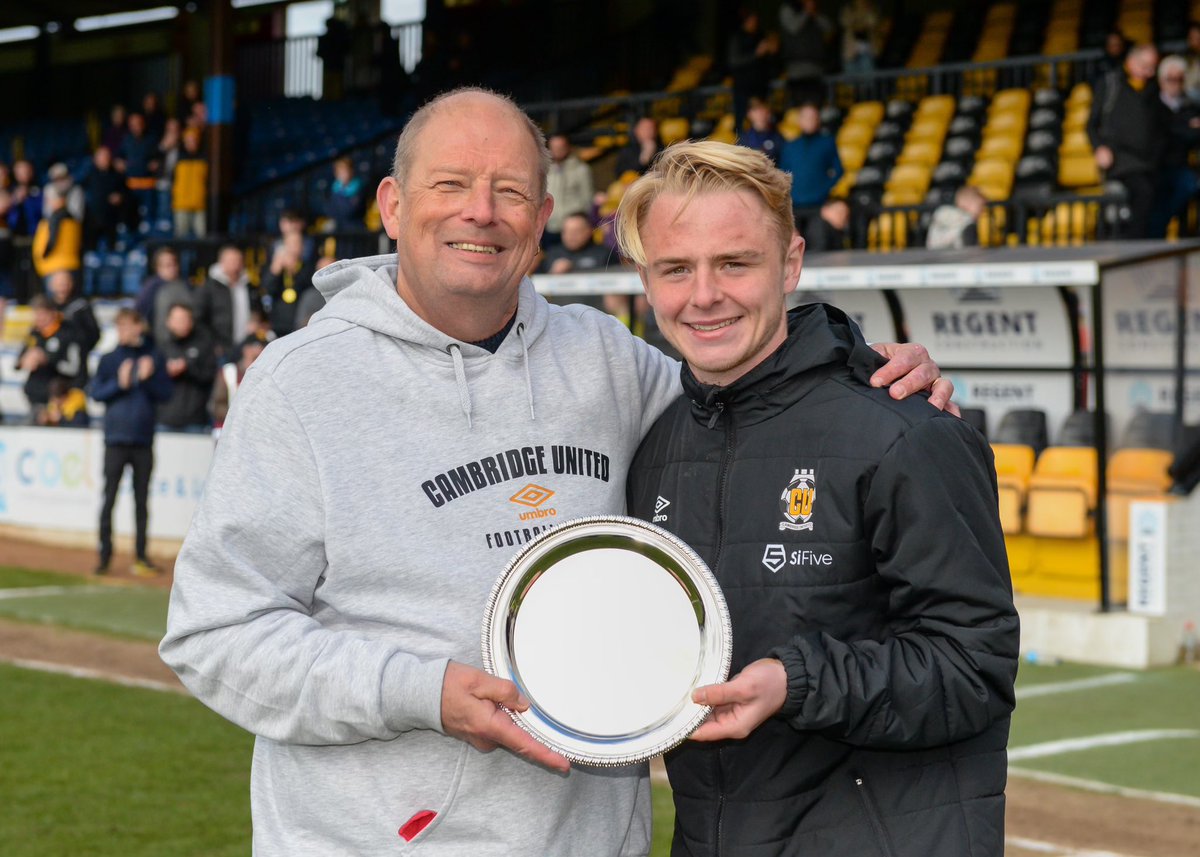 liambennett_2's tweet photo. Thank you to all the @CambridgeUtdFC supporters for voting me player of the season! 
It’s an honour and a proud moment for me to receive this award!  
Thank you to my family, my girlfriend, the staff and all my teammates, I couldn’t have done it without your support! 🧡🖤⚽️ https://t.co/O9S5ImHW0w