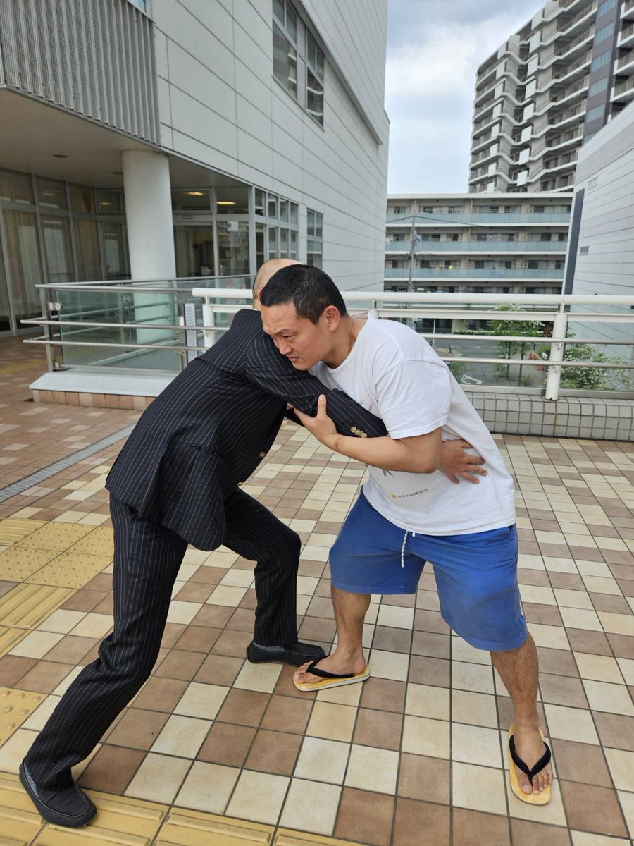 ikeiya_akfn's tweet photo. 今日は高級イタリアンでアフカン2の雷電(ごっちゃんこ)さん、東條(canbe)さんとガーナアーリアン会談でした!
出会った瞬間、「シ!カ!」から始まり、がっぷり四つ組みあってました笑
駅前でwww
#アフリカンカンフーナチス2 #AFKN2 https://t.co/ldruU2JNWS