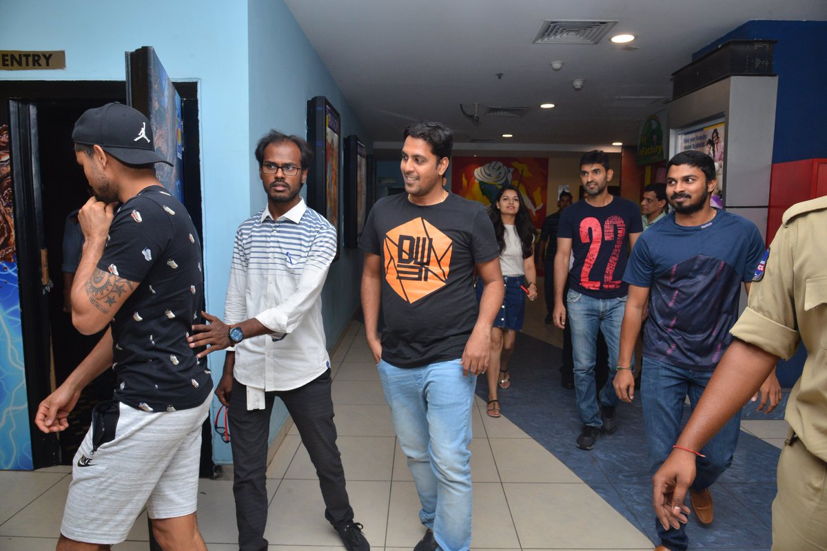 ursmohan_kumar's tweet image. @SunRisers team watched #Avengersinfinitywar in 2018 at #PrasadsLargeScreen