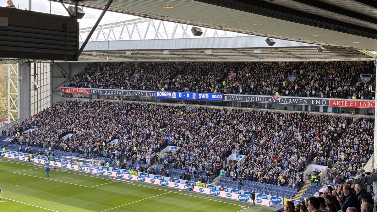 7,000 Sheffield Wednesday fans have made the trip for the early kick off at Blackburn today. Quality support from them👏 #SWFC