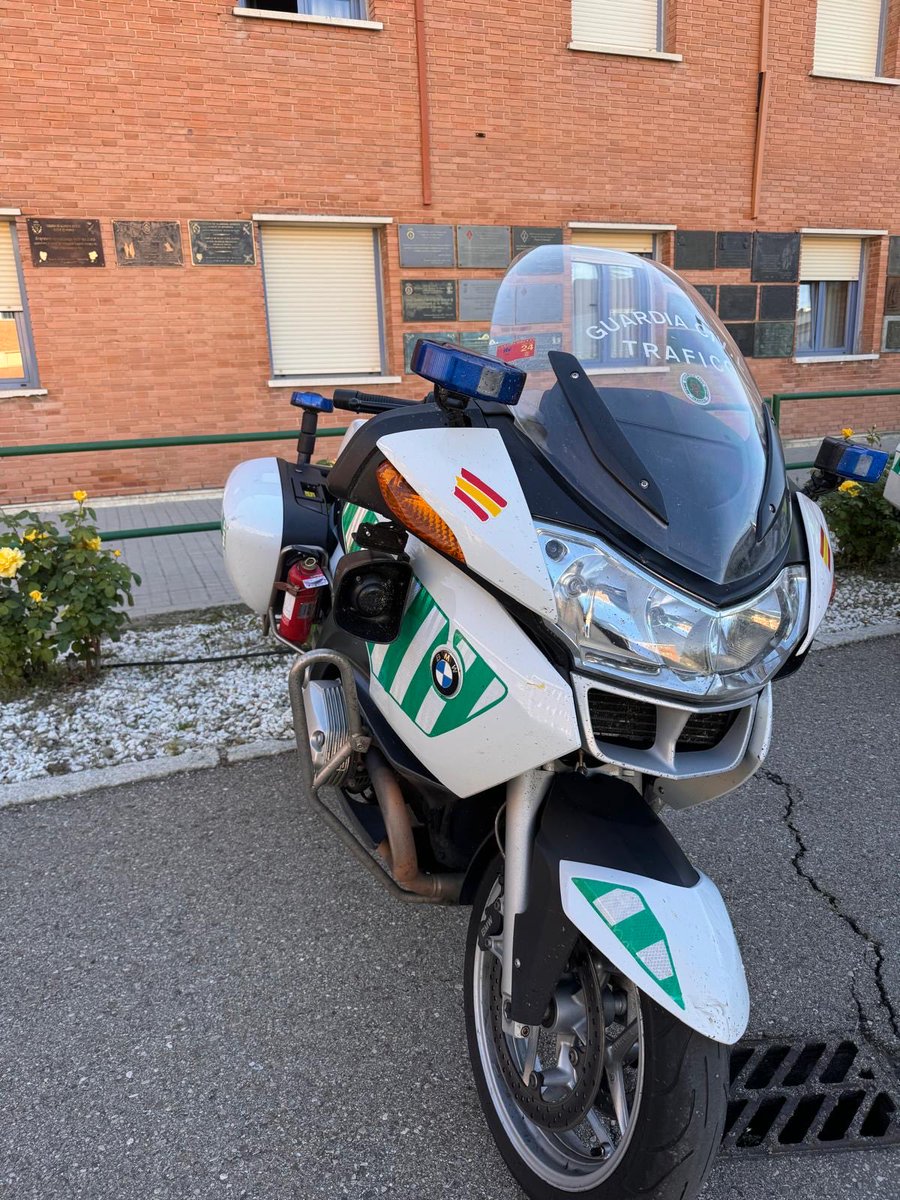 APROGC_Madrid's tweet photo. Accidente de tráfico de un compañero de la #Agrupacion de Madrid-Sur , esperamos su pronta recuperación. 

#profesionderiesgo #APROGC #HablandoCLARO https://t.co/moagrP9Nob