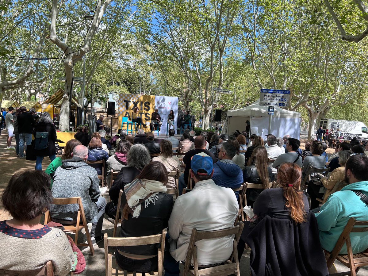 columnaedicions's tweet image. Maria Nicolau @MAlbercocs presenta "Cremo " al festival #Lactium de #Vic
#SantJordi2024