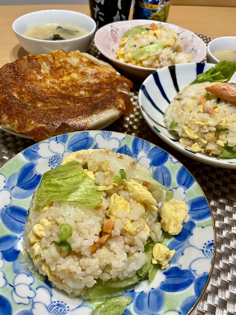 鮭とレタスと卵の炒飯で晩ごはん😋 卵はふわふわの食感味わう為に大きめに♡ 楽しい週末を過ごせて明日からも頑張れそう( ˙-˙ )౨💗