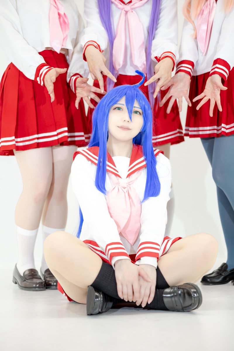i__Q__5's tweet photo. cosplay

🌟━━━━━━━━━━🌟

    さぁ、始まるザマスよ！

🌟━━━━━━━━━━🌟

泉こなた:Nea.(@i__Q__5)
柊かがみ:あいねさん(@ainemanx)
柊つかさ:lucaさん(@LC__02)
高良みゆき:うみしゃさん(@nanaumi_kana)

photo:申さん(@ozisaru)
#らきすた
#にくきゅうに行ってきました https://t.co/CzmP8GsOPo