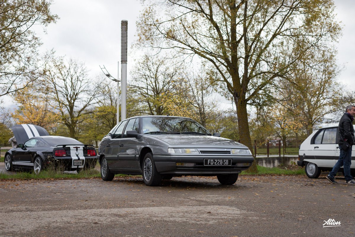 Banquette de président ou Gerbotron 3000 ? 
￼
#citroen #citroënxm #voitureancienne #voiturefrancaise #haney