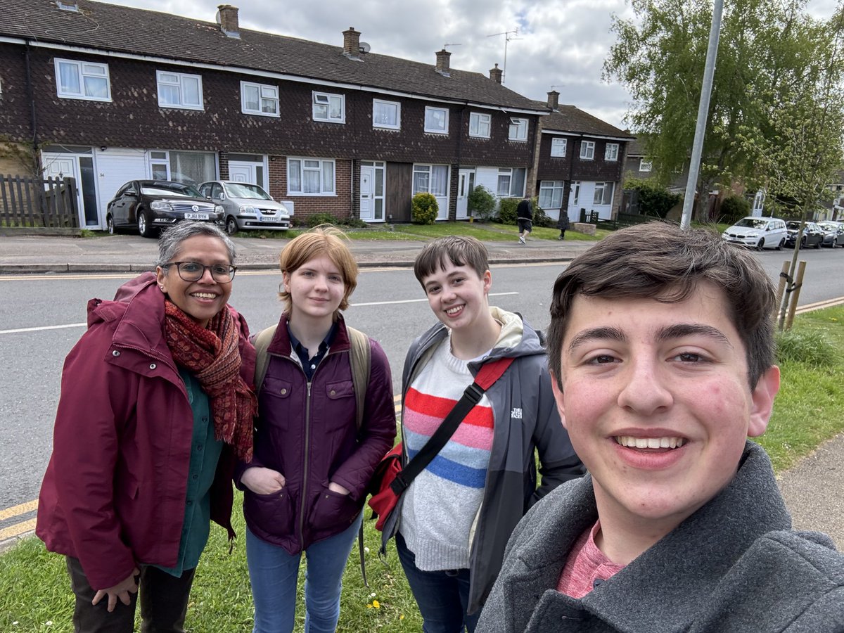 Thank you so much to ⁦@EliSluyter⁩ and ⁦@OxfordUniLabour⁩ for coming out to canvass for me today!