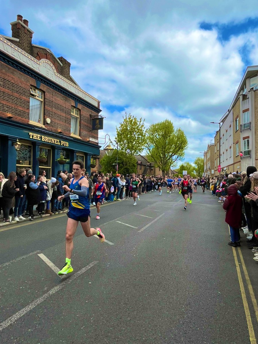 Marathon day, when the world comes to (well, through) Rotherhithe 🏃‍♂️ #londonmarathon2024 bravo @Thebrunelpub1 🍻 🎤