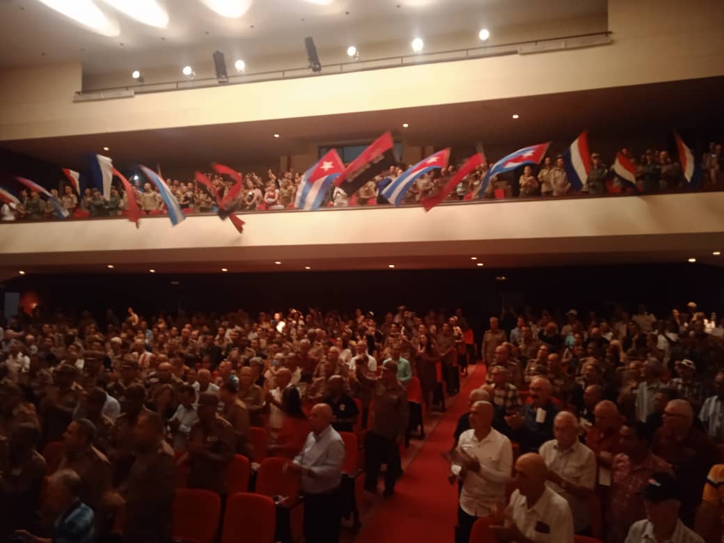 El Ejército de los orientales y los camagüeyanos está de aniversario, FELICIDADES, con el compromiso moral de las tareas cumplidas, enfrentarán las nuevas misiones. ÉXITOS
#CubaViveEnSuHistoria