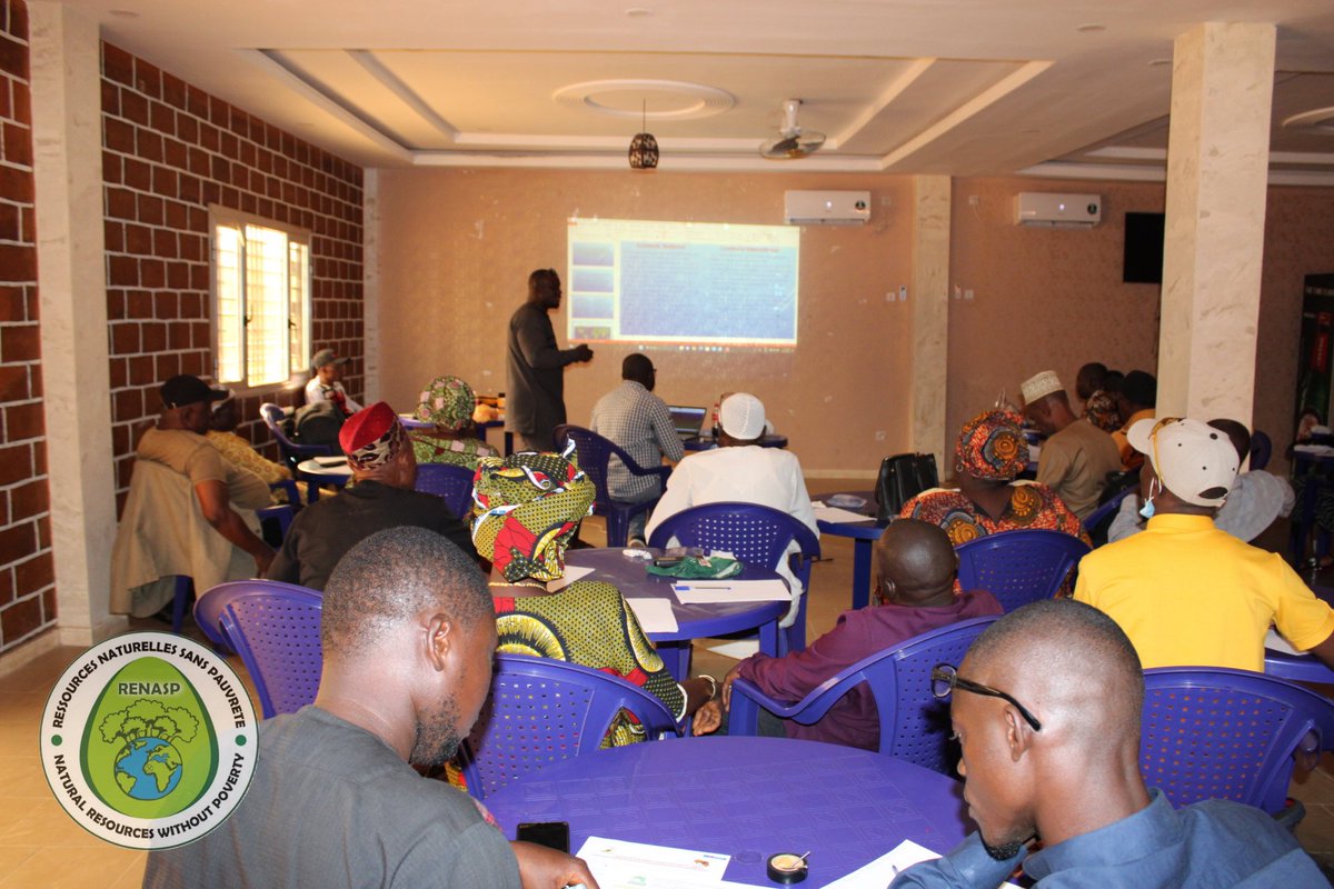 RenaspGui's tweet photo. Nous avons animé ls 19 et 20 Avril, un atelier de formation des communautés des zones bauxititiques de BOKÉ, BOFFA et FRIA

L’objectif, c’est d’amener les communautés minières à piloter le plaidoyer national pr l’abandon de l’énergie fossile au profit des énergies renouvelables https://t.co/WCetgjZnWq