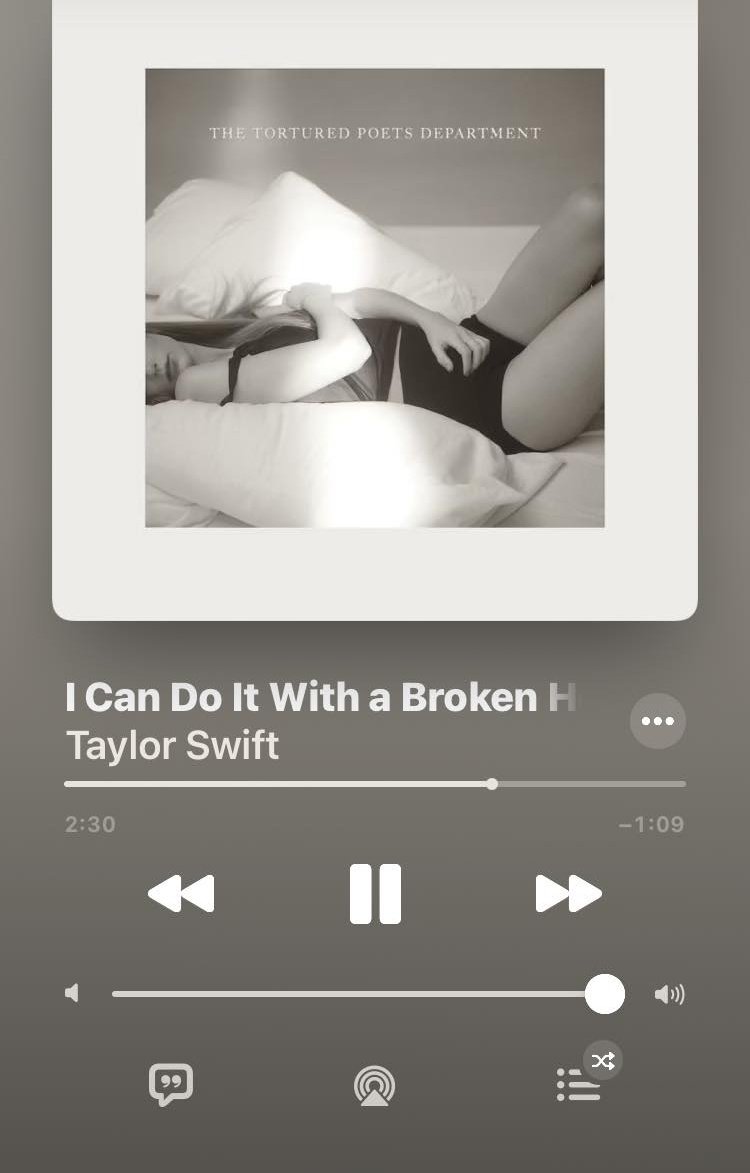 younsolethal's tweet photo. this would be my all time fav song for this album coz I literally cry all thw time due to a break up from a person who introduced tayor to me-
TTPD Vinyl Giveaway!: post or tweet your fave #TTPD track and tell us why it is your fave using the hashtags #TTPDlisteningparty #TTPDPH https://t.co/GfTvyoq00M