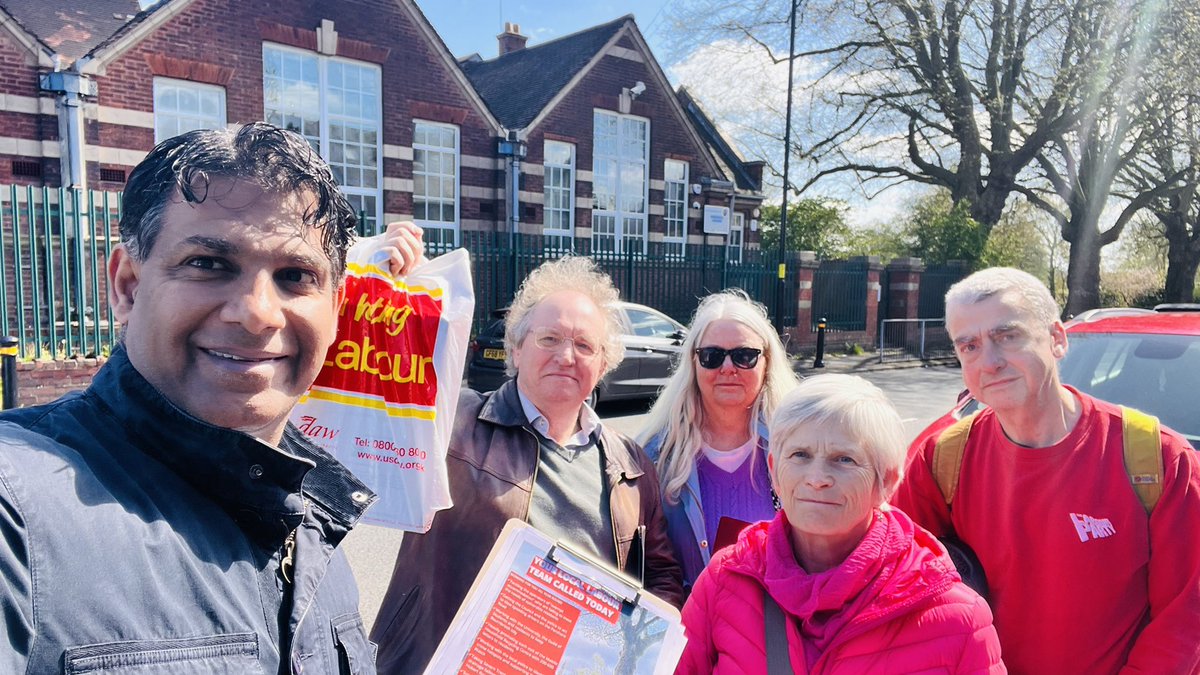 Now in sunny #BournbrookandSellyPark ward with @BrumLabour colleagues @Jane4labour @martinibrooks and many more on the doorstep for our brilliant @LabourParty candidate @JScottBSP @steve_mccabe and @WMLabour candidates @SimonFosterPCC @RichParkerLab 🌹 #VoteLabour🌹
