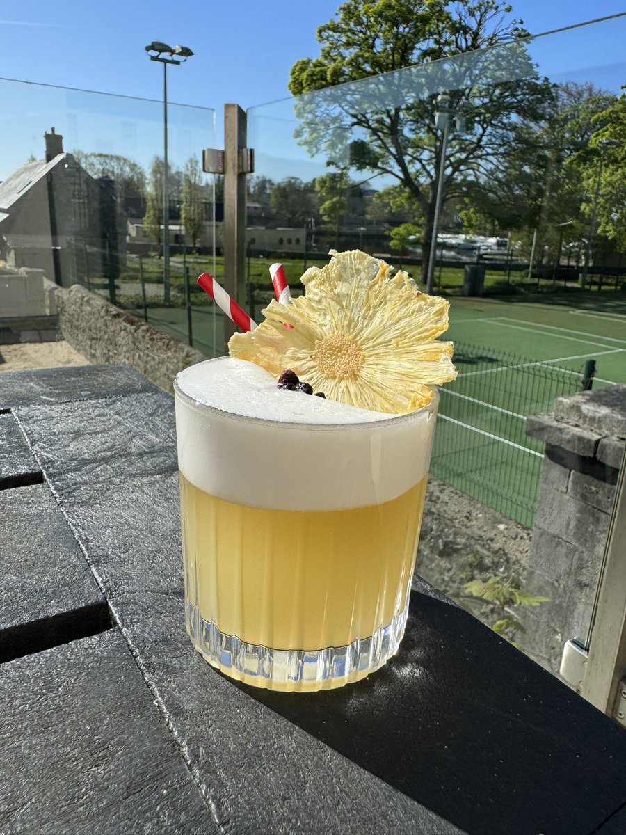 Gin and Pineapple Fizz ☀️ 
Gunpowder Gin, Pineapple and Lime Juice, Ginger, Timur Berry
#thebestcocktails 
#casualdining #tasteleitrim #enjoyleitrim #visitleitrim #carrickonshannon #Irelandshiddenheartlands #foodandwineireland #thetaste #keepdicovering #discoverireland