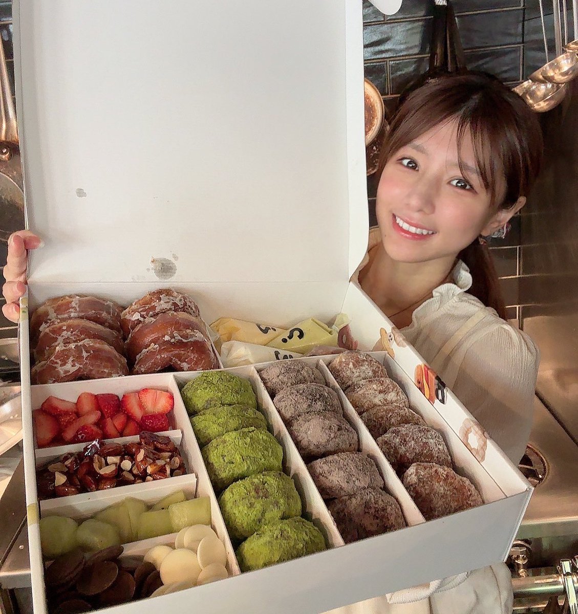 本日最後の営業日でした。もともと知ってる方とはもーっと仲良くなれたり、このお店があるから出会えた方もいたり。毎回毎回楽しくて幸せな空間でした。1年間本当にありがとうございました☺️💖💖だいすきです！次は競馬場で(^^)／~~~笑