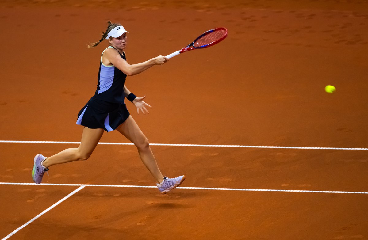 .@lenarybakina takes the first set 6-2 over Marta Kostyuk! #porschetennis #PTGP24