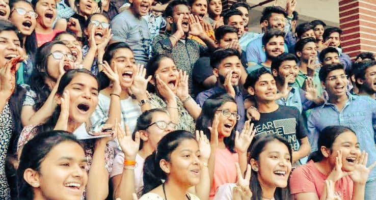 🚨 Big Breaking for Youths 🔥

A historic moment, as Congress plans to waive off massive student loan burdens.

'Dreams are now within reach'

#StudentsLoanMaafi | #ModiTohGayo | #LokSabhaElections2024