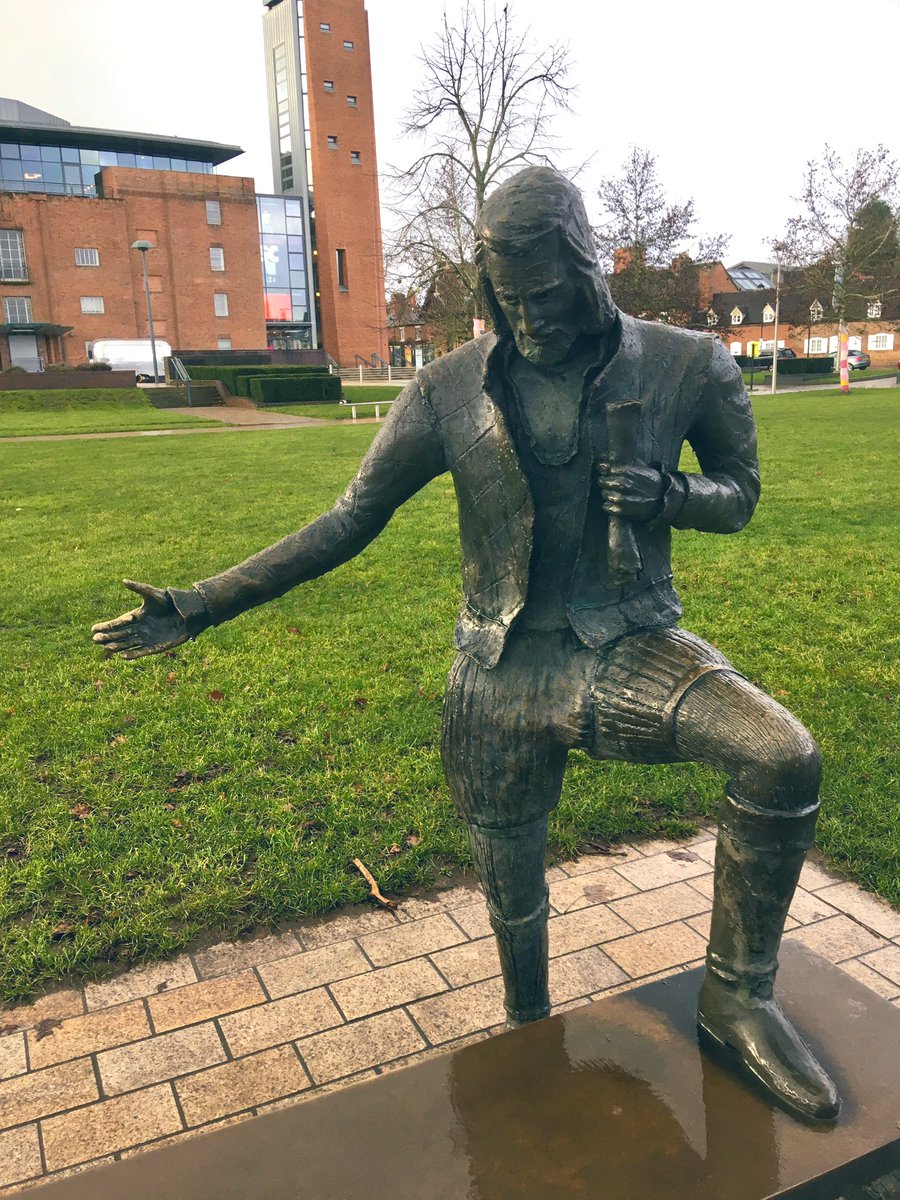 “Sit down awhile;
And let us once again assail your ears,” #Hamlet #ShakespeareSunday 

Young Will statue bench, Bancroft gardens #StratfordUponAvon