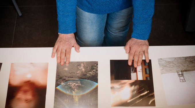 Documental  Material sensible , creado por la Fundación Photographic Social Visión, realizado por Ana de Quadras. Se relata de forma respetuosa cómo un grupo de personas que sobrevivió a abusos sexuales en la infancia descubre el poder transformador de la fotografía #JesuitasESP