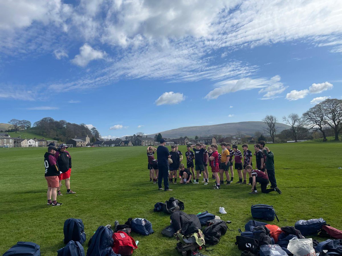 Brilliant to welcome @BowdonRugby Under 12s to @SedberghSchool yesterday for a wonderful rugby experience with @TheBrownSSFC #GOLD #InspiringYoungMinds