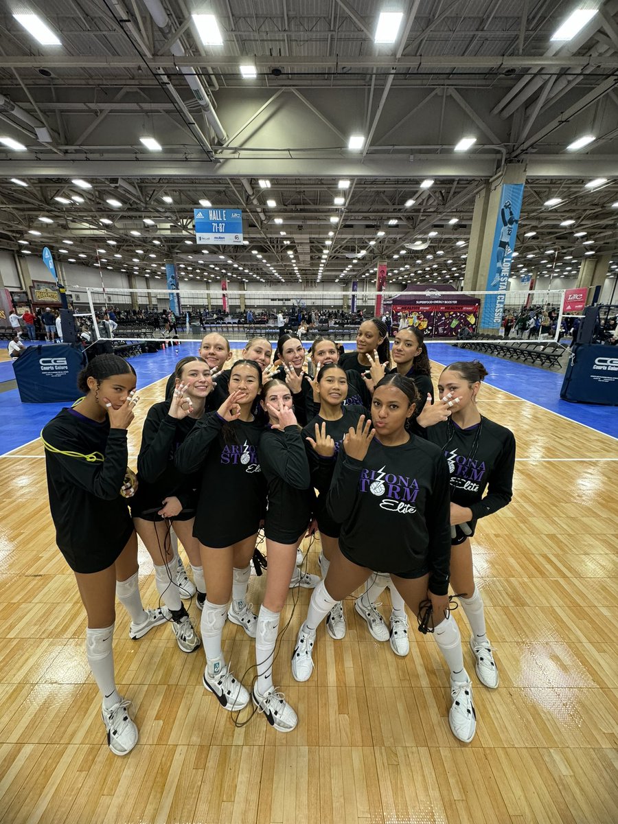 15 Thunder ready for DayIII in Dallas at the Lone Star Classic! 3 team pool vs Forza at 7:30am and Excel at 9:30am Central time. LET’s DO THIS LADIES!!