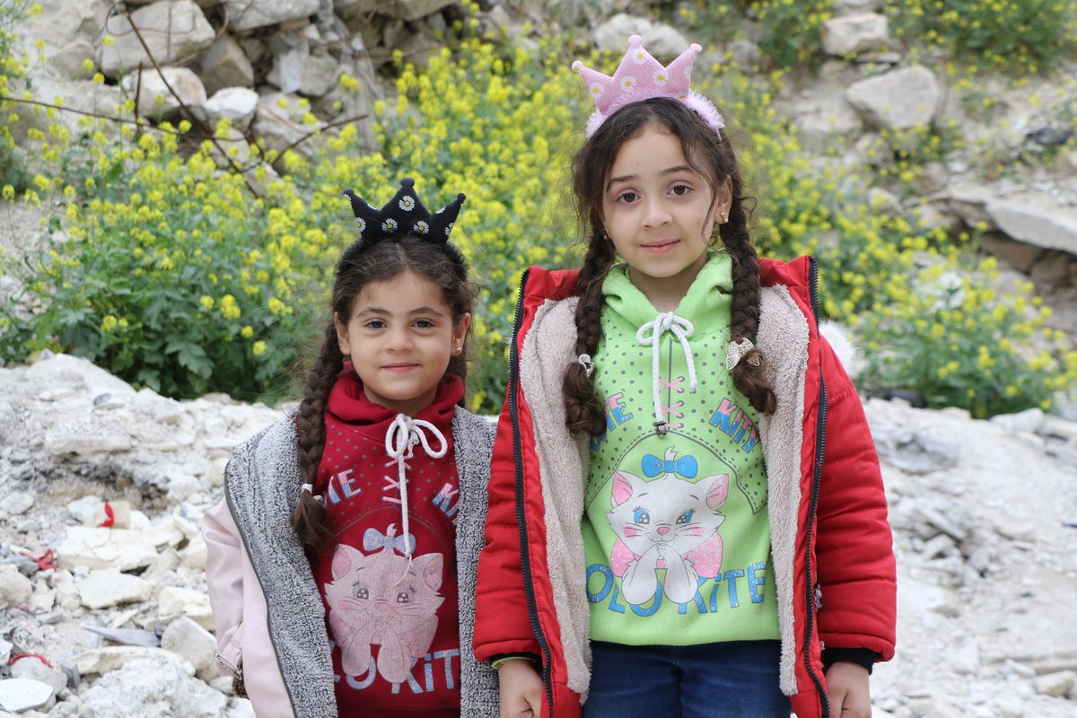 Reem and Sham's eyes light up 💙 as their mom brings home a meal from a collective kitchen. Across #Syria, high rates of #malnutrition threaten young lives. Without access to proper nutrition, children struggle to grow and develop.