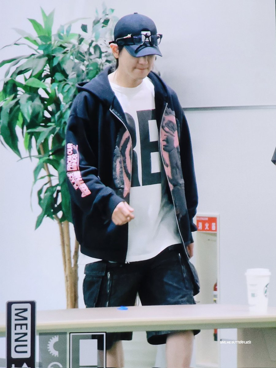 [PREVIEW] 240421 Chanyeol Departure at FUK Airport 🍒

cr. giveme_cy

#찬열 #Chanyeol #엑소찬열
#EXO #엑소 #weareoneEXO