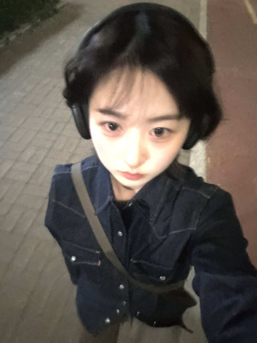 WE_NMIXX's tweet image. 바람 때문에 눈물 나는겨

#NMIXX #엔믹스 
#해원 #HAEWON