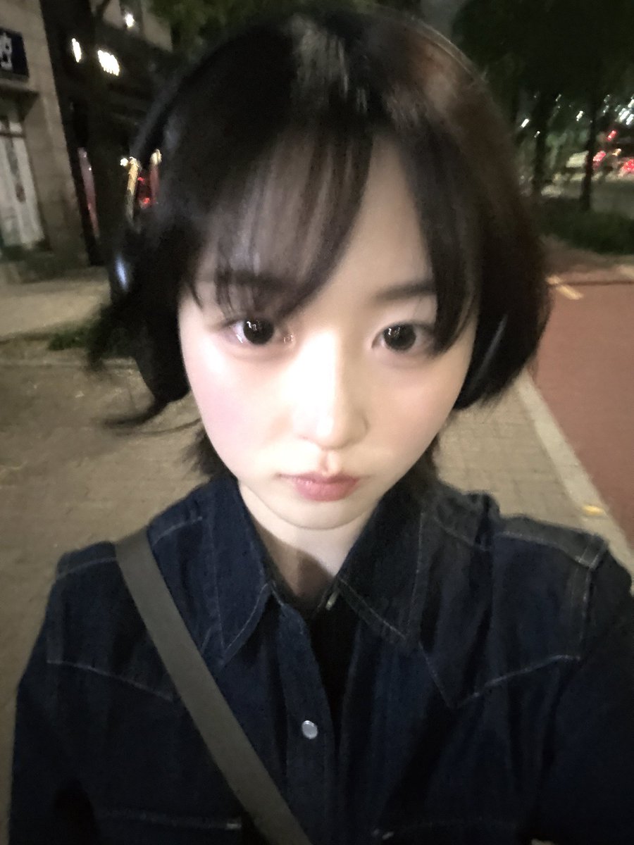 WE_NMIXX's tweet image. 바람 때문에 눈물 나는겨

#NMIXX #엔믹스 
#해원 #HAEWON