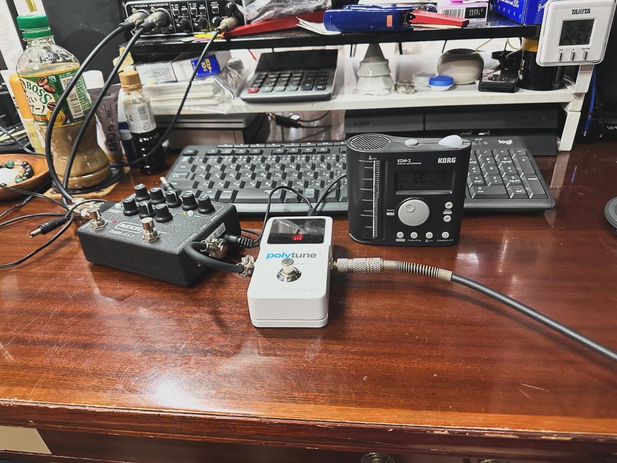 tetsu1967's tweet photo. たまには諸々基礎練
アタマに手が付いて行かない
#基礎練習 #地味だが大事 #guitarexercise #bassexercise #drumexercise #fender #tcelectronic #ibanez #mxr #xotic #pearl #prologix #korg https://t.co/Wsuchg78V5