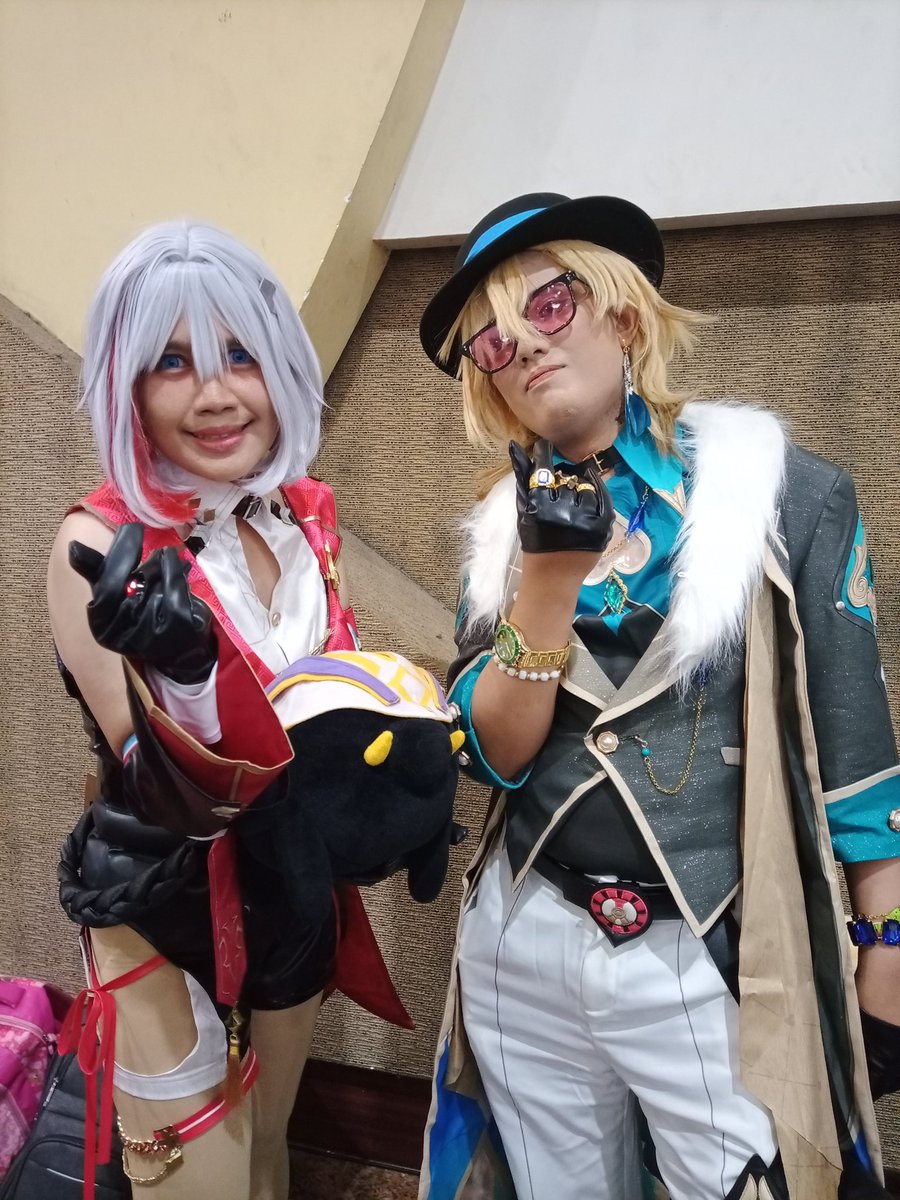 Otsu ChibiCon day2

Should've come on day1 for meeting all the PGR cosplays who participated on the coswalk competition 😭

But today I have a lot of fun meeting friends and taking pictures with my fav chars!