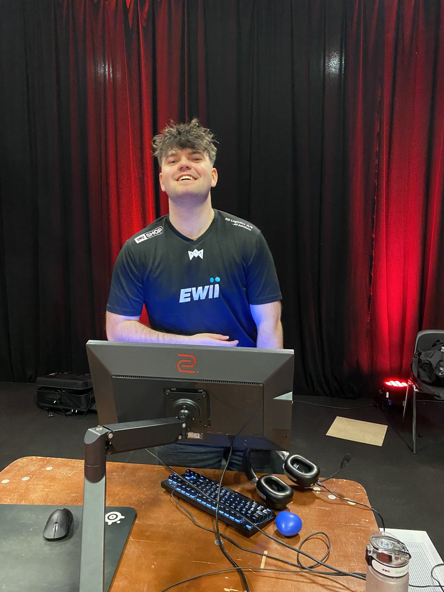 Min elskede løve skal spille sin første LAN-finale. Fuldstændig unreal

Han har kæmpet og grindet og fortjent alt det gode han går ind i

Jeg elsker dig <a href="/Noruyp/">Laurits Norup Sørensen</a> - flæk det hele

<a href="/MasonicGG/">MASONIC</a> vs <a href="/AstralisCS/">Astralis Counter-Strike</a> Talent kl 14:00