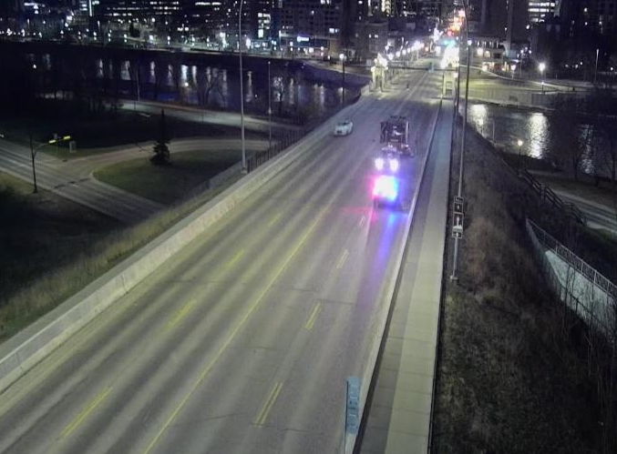 In the NE, The Center Street Bridge is closed between Samis Road and 2nd Avenue due to a pedestrian involved incident. Find alternate routes. #yycroads #yyctraffic