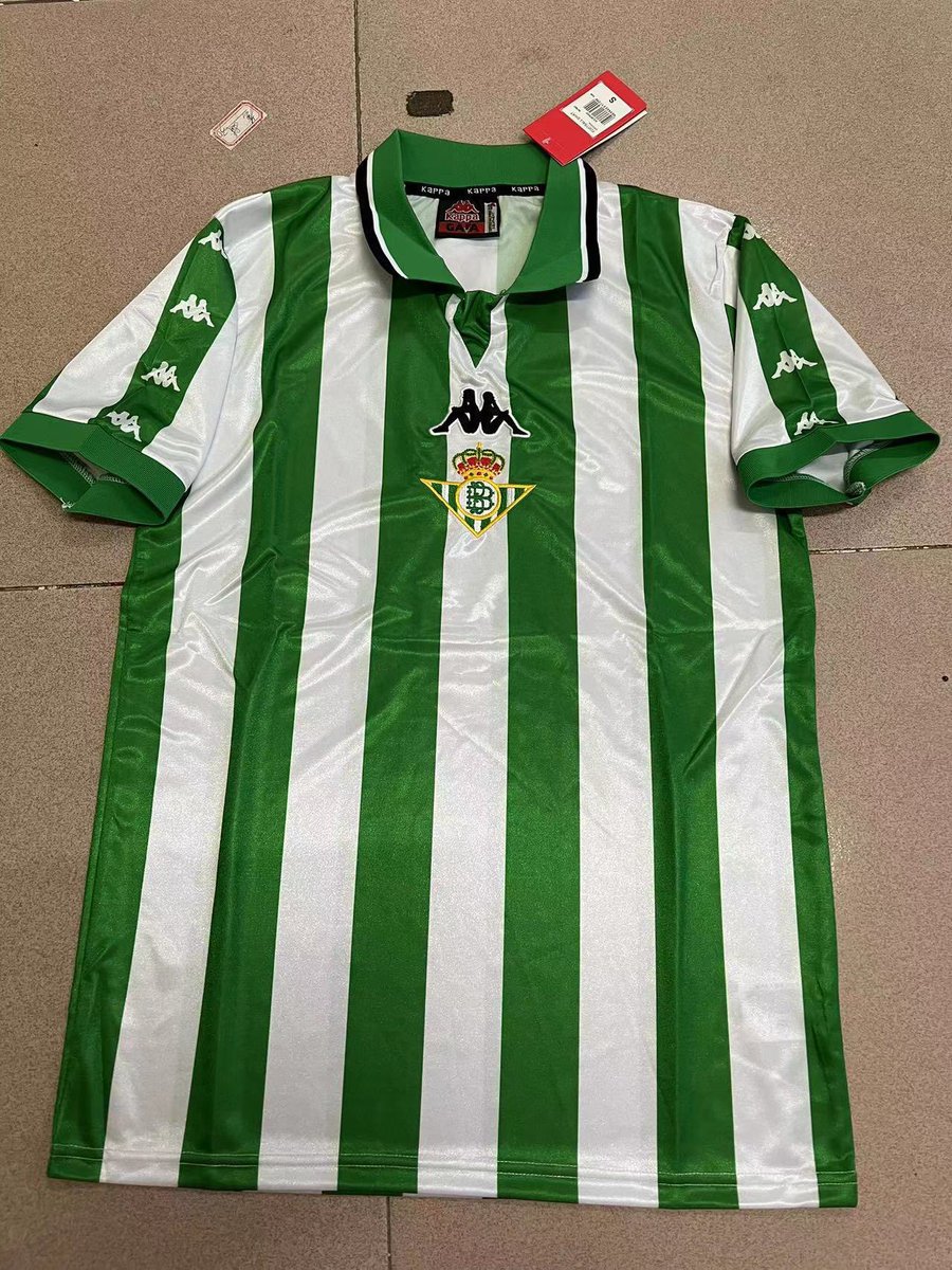 elwandis's tweet photo. Se acerca el verano y por lo tanto el tiempo de festivales. No sé si lo sabéis pero el outfit definitivo pasa por llevar puesta una retro 🔥

Sorteo de la camiseta retro que queráis:

- Da RT al tweet
- Sigue a @Ctinfo_17 y @elwandis

Ganador 28/04 https://t.co/BggW9XztBu