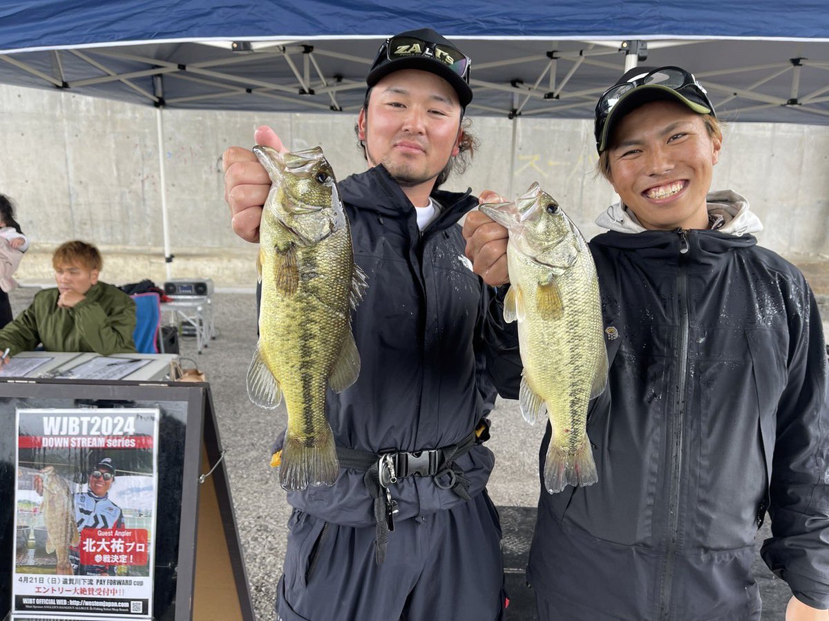MzGzg9's tweet image. 本日はWJBTペイフォワードカップ！

結果はと言うと2人合わせて2匹で10位😂
先週とは状況変わってたなww😂

ルアーはエスケープツインの10gフリーリグ👍
ラインはZALT's THE BLACK FCの12lbを使用しました😎

#遠賀川 #wjbt #ザルツ