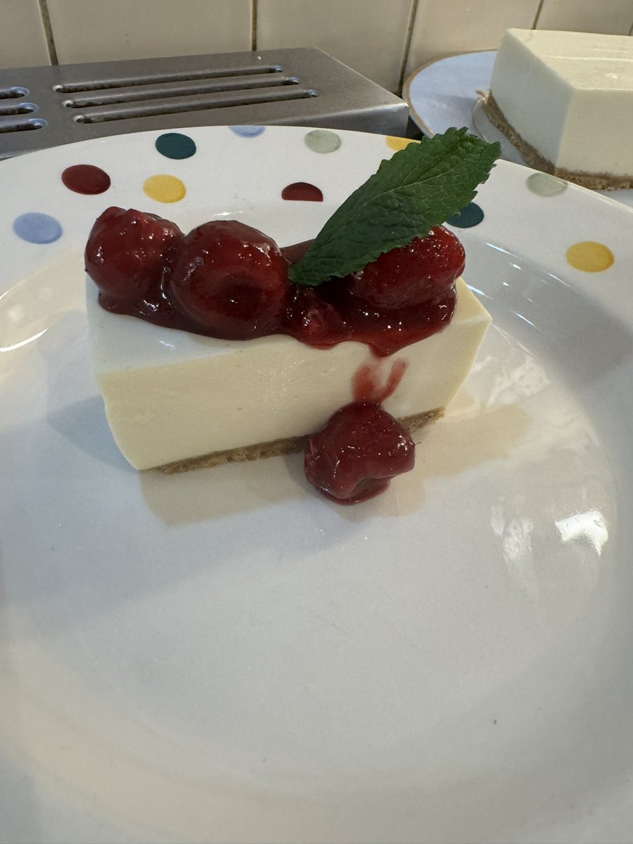 WalkingWok's tweet image. From last night birthday dinner for 10 people.  They had paella and raspberry cheesecake 😋 
#privatechef #welovebse #paella #cheesecake #birthday #birthdaydinner #seafood #raspberrycheesecake