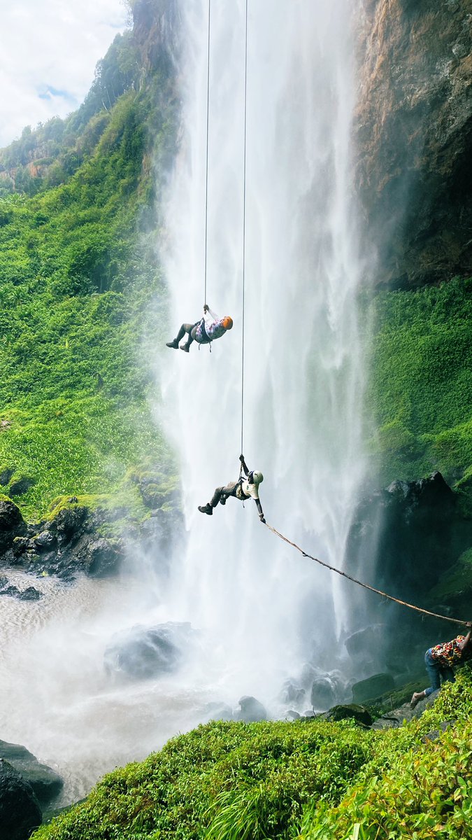 Are you Looking for an adventure that will get your heart racing in Uganda ? Look no further than an abseiling experience at Sipi Falls! #abseiling #SipiFalls #ExploreUganda #funtime #AdventureAwaits @JobSoyekwo @nmanepal @BSafarisUganda @gabs_explores Book your adventure now