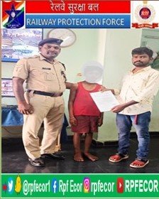 @RPF_INDIA RPF/Vizianagaram rescued a minor boy, aged 10 years who from parcel office of Vizianagaram station on 20thApril 2024. The rescued minor boy was handed over to Child Welfare Committee/Vizianagarm.
#OperationNanheFrishte