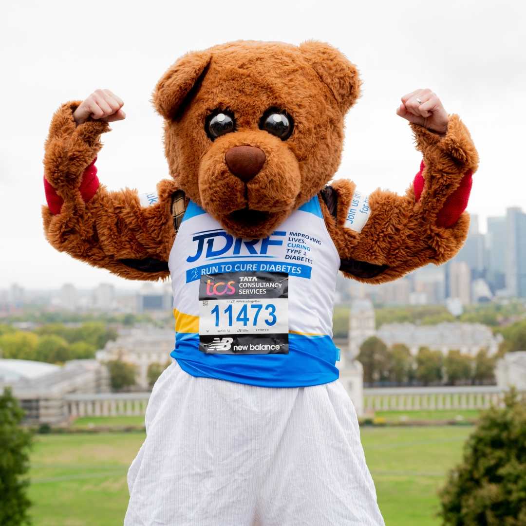 We'd like to wish a MASSIVE good luck to all those taking part in @londonmarathon today! We are delighted to have over 200 #TeamJDRF runners gearing themselves up this morning... We’re so proud and grateful to you all and will be cheering you on every step of the way! 💙