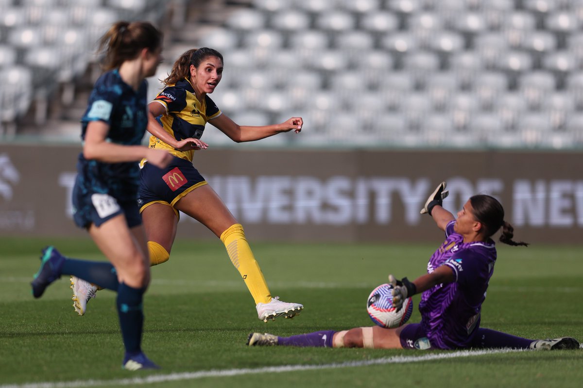 A solid six saves from Jada Whyman today 🪨

A great performance from our number 1⃣

#SydneyIsSkyBlue | #CCMvSYD