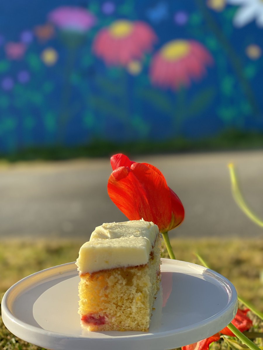 Sun is out … And so is the #Lemon Drizzle & Raspberry Slice