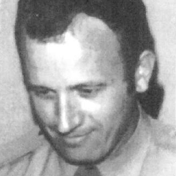 _FundacionVT's tweet photo. Siempre en la #memoria. El 21-04-84, ANTONIO VELASCO BENITO, agente @guardiacivil, fue asesinado en Bilbao por #ETA. Fue tiroteado desde un coche en marcha cuando prestaba servicio de vigilancia en la Audiencia Territorial de Bilbao. Tenía 40 años.
https://t.co/nZtSYuPJXW https://t.co/Rn8LicdIl6
