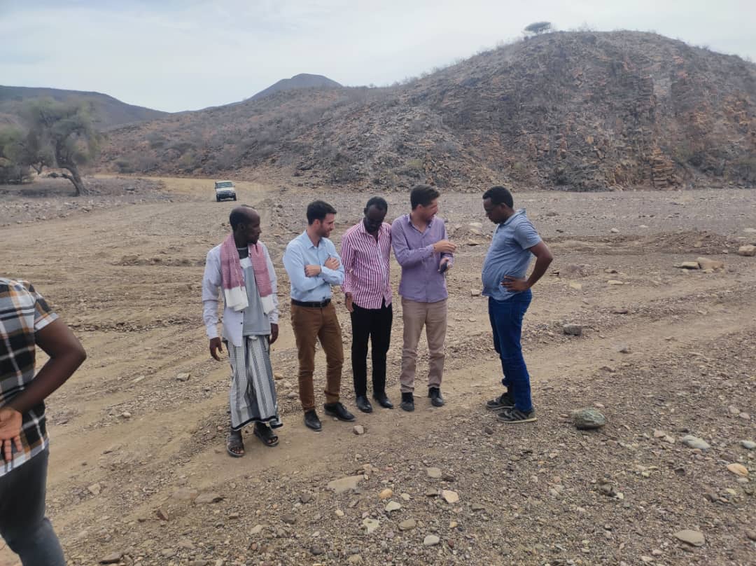 Le projet de réhabilitation de la piste🛤️ Orobor➡️Medeho a bien débuté🛠️ 🎯22 km à réhabiliter et 9 dalots à construire ✅Déja 10 Km réalisés ! Un partenariat🤝entre le @c_obock et @ADR_Djibouti au service de la population d'Obock 🇩🇯