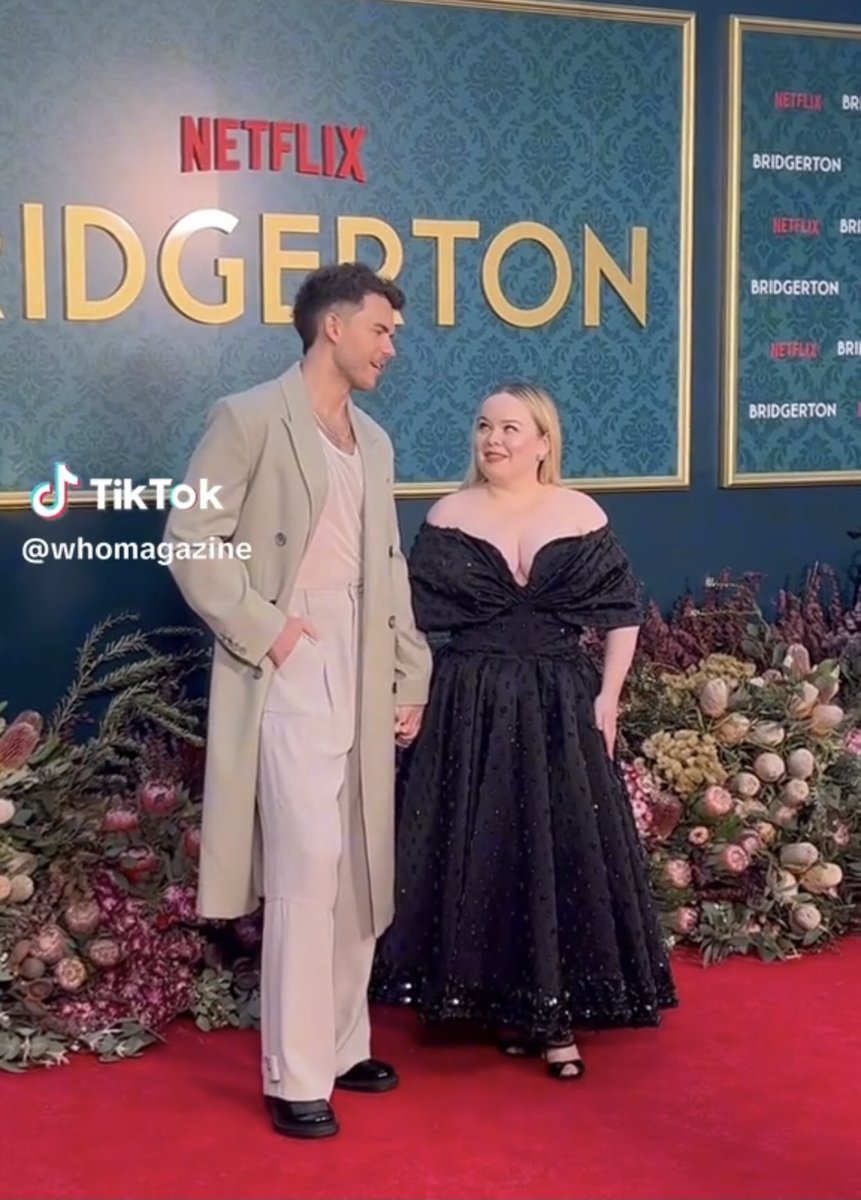 WHAT ARE YOU DOING TO MEEEE?!? 🫠💛

THE ARE CRAZY FOR THIS!! 🥺😍